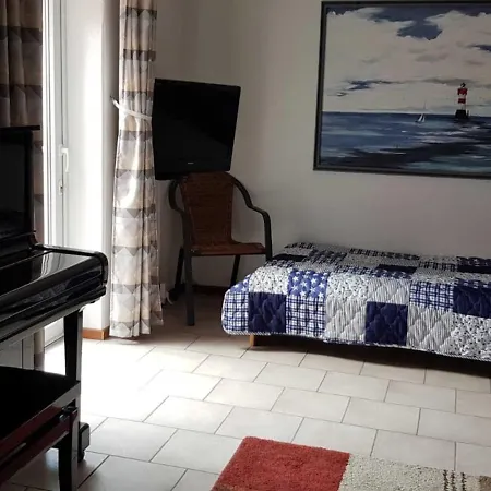 펜션 Bungalow An Der Fahrrinne 4 Nur 500 Meter Zum Strand 도누메시어
